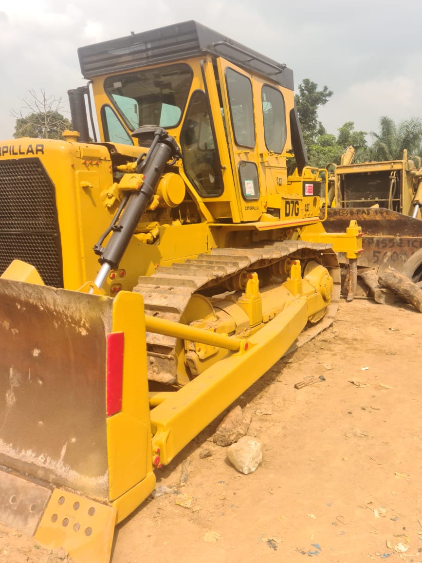 Bulldozer Caterpillar D7G vue rapprochee