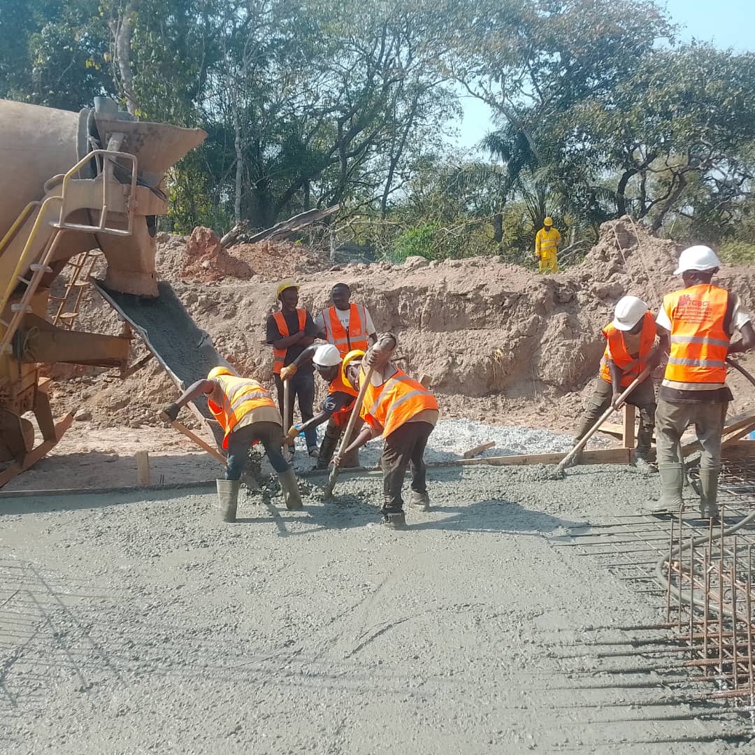 Equipe SI BTP pendant le coulage du beton